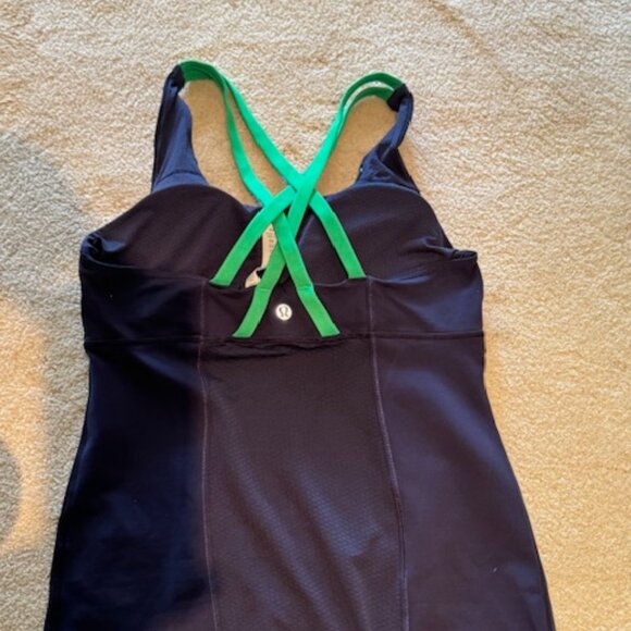Lululemon athletica workout top - Picture 2 of 6